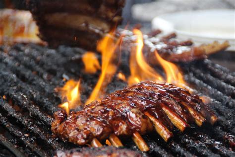   Shousi Bao: Kan De Hemelse Geuren Van Gekookte Spareribs Je Gevoelens Van Verlangen Wegsmelten?!